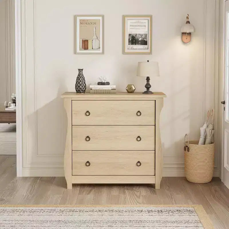 Commode à 3 tiroirs – Grande commode moderne style bohème avec pieds courbés, détails en rotin et rangement polyvalent pour chambre à coucher, salon, entrée ou balcon