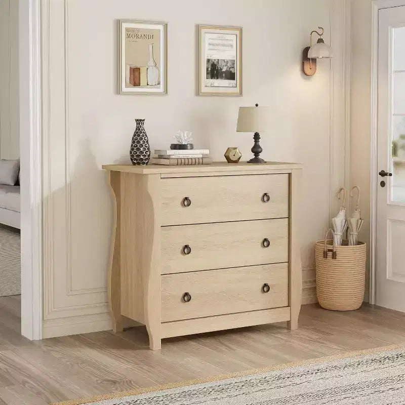 Commode à 3 tiroirs – Grande commode moderne style bohème avec pieds courbés, détails en rotin et rangement polyvalent pour chambre à coucher, salon, entrée ou balcon