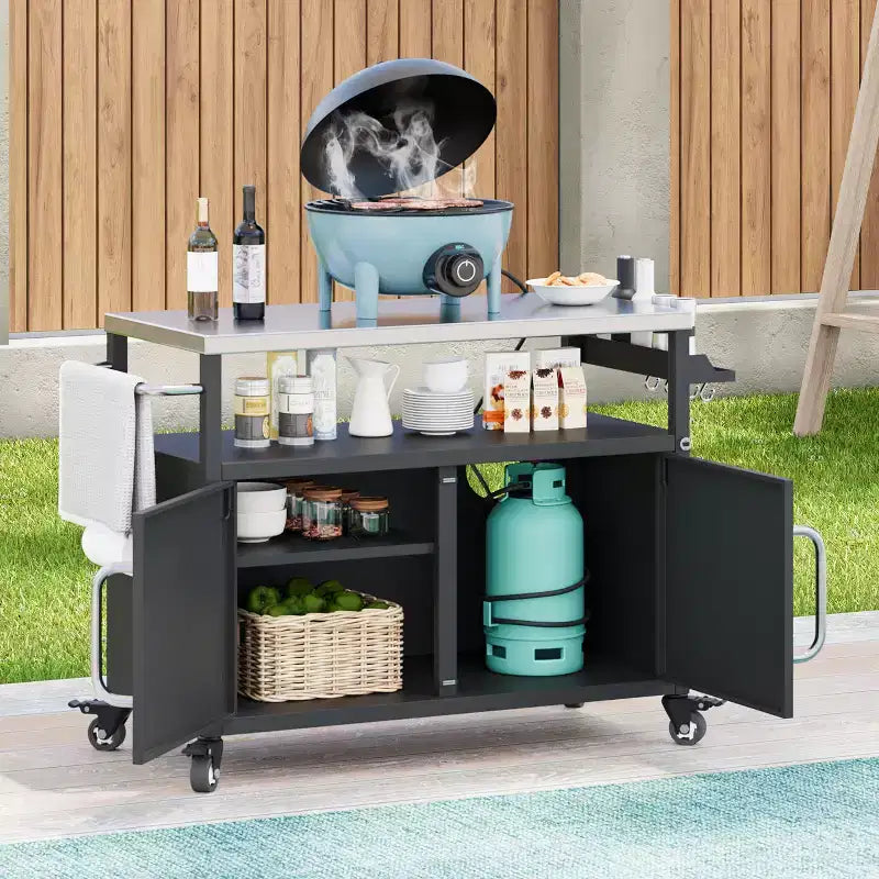 54,5 Îlot de cuisine d'extérieur avec plateau en acier inoxydable, support à épices et porte-serviettes, chariot de barbecue avec roues verrouillables, noir