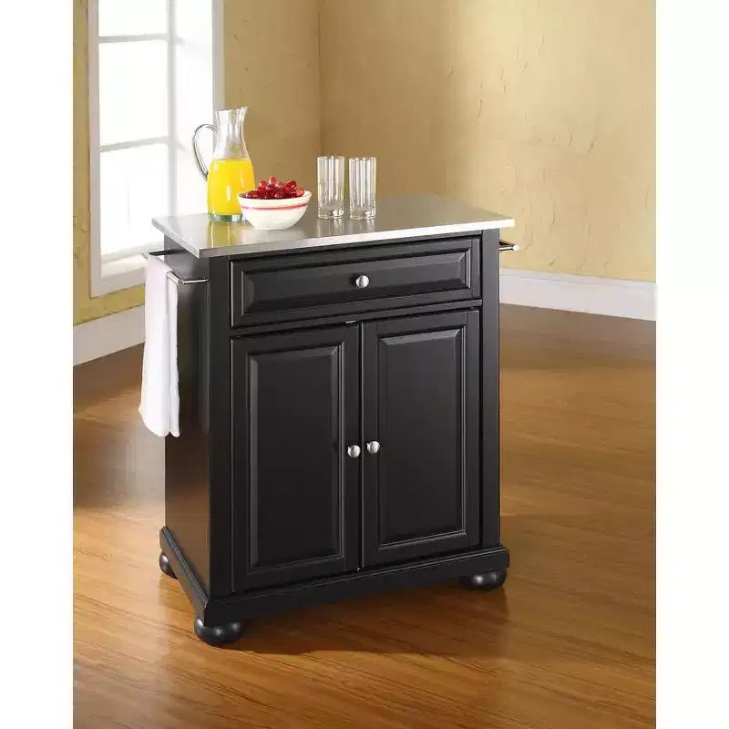 Îlot de cuisine avec porte et étagères