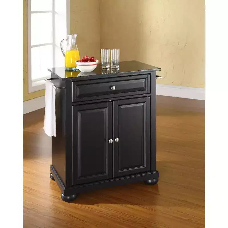 Îlot de cuisine avec porte et étagères