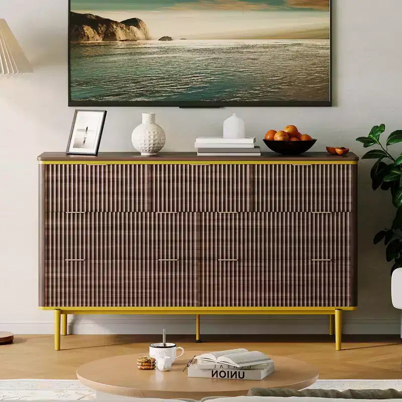 Commode flûtée à 7 tiroirs, commode en bois de 137 cm de large avec poignées dorées, meuble TV au design incurvé pour chambre à coucher ou salon
