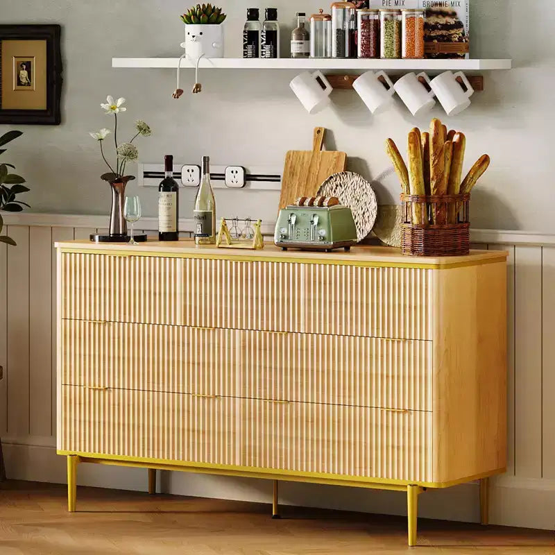 Commode flûtée à 7 tiroirs, commode en bois de 137 cm de large avec poignées dorées, meuble TV au design incurvé pour chambre à coucher ou salon