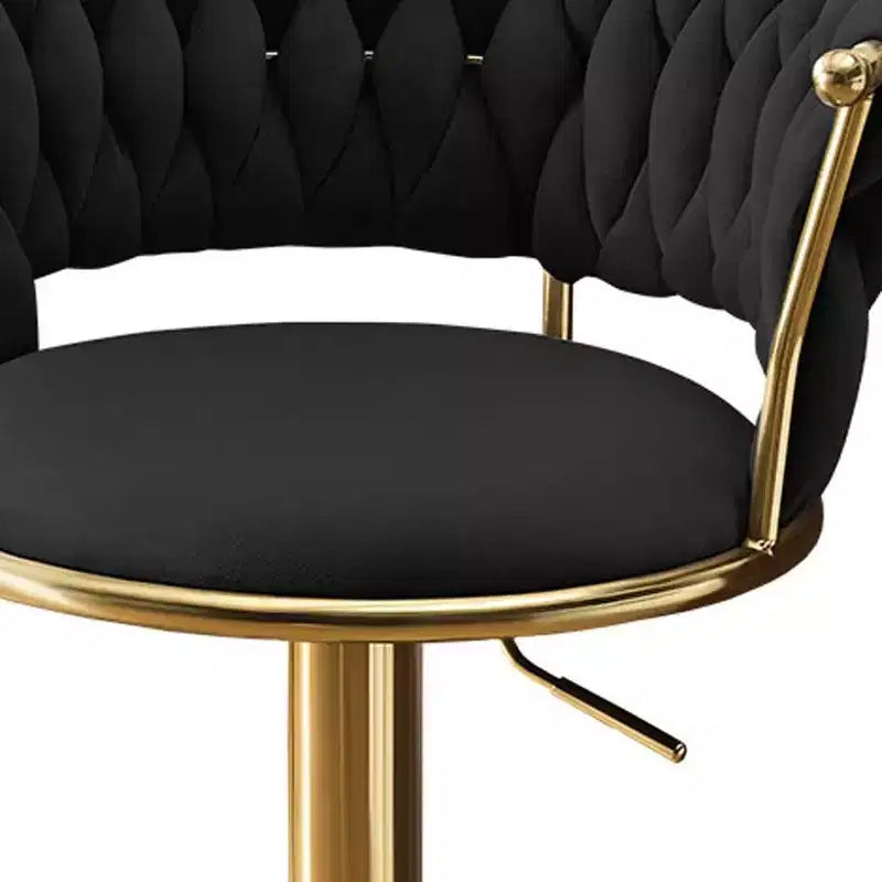 Lot de deux tabourets de bar pivotants à hauteur réglable, dossier bas, en velours noir et doré et métal